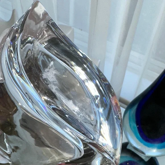 Elegant Glass Vase with Blue and Clear Design